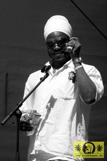 Jah Sesco (D) with The House Of Riddim Band 21. Summer Jam Festival - Fuehlinger See, Koeln - Green Stage 15. Juli 2006 (2).jpg